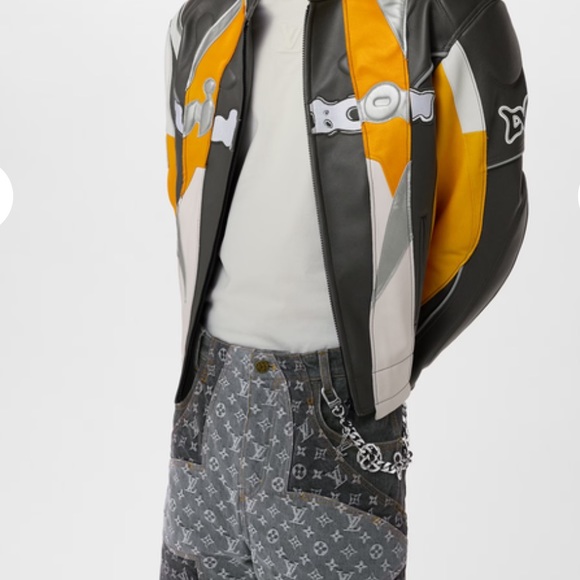 SOLD - LOUIS VUITTON | MNG Giant Chain Key Holder and Bag Charm - Picture 3 of 4